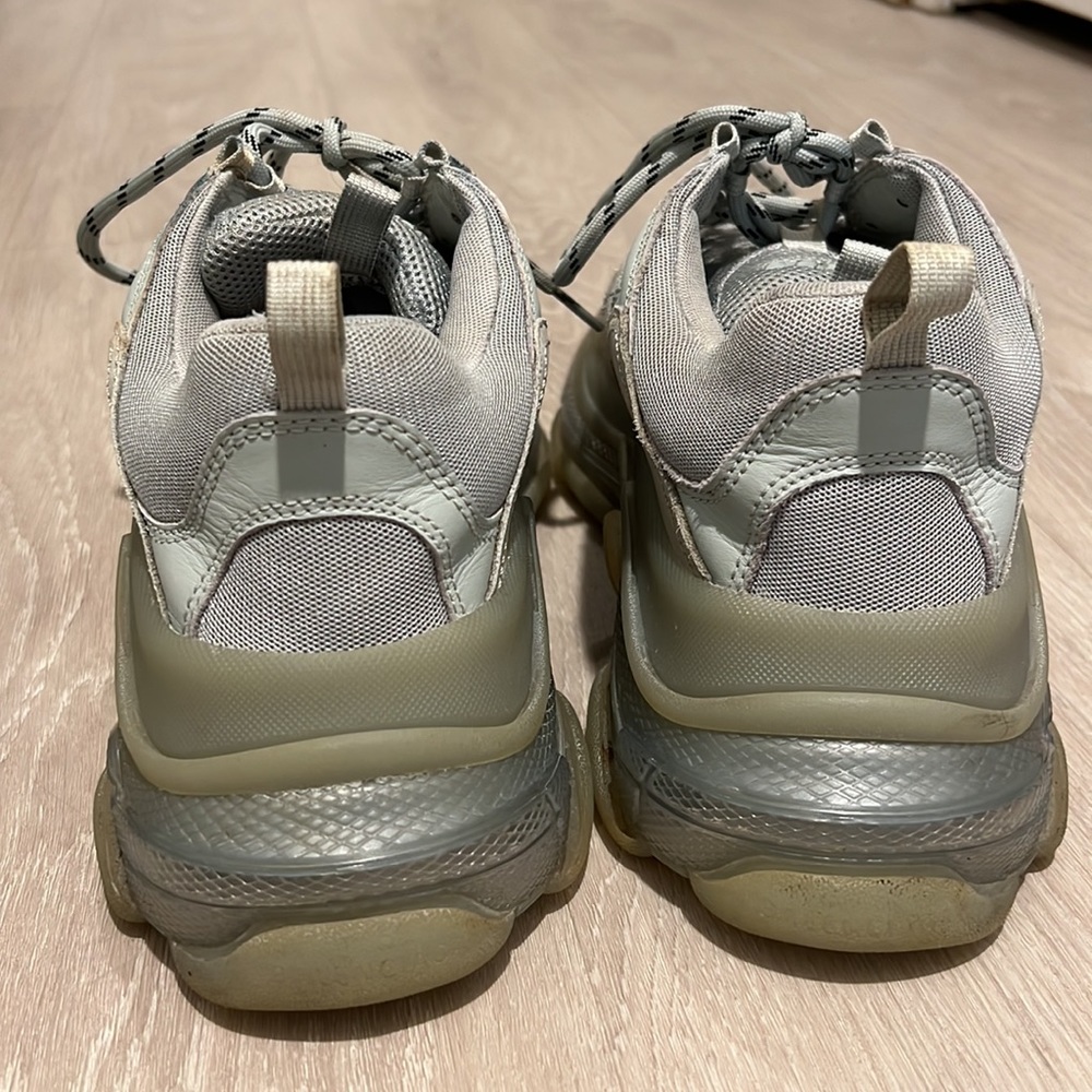 BALENCIAGA TRIPLE S CLEAR SOLE SNEAKER - Picture 5 of 8